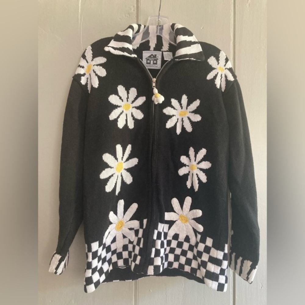 Storybook Knits Cardigan/Sweater Small Black & White 3D Daisies Cottagecore